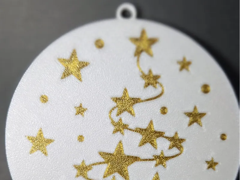 Bola de Natal com estrelas