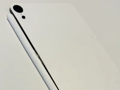 iPad model with magnetic pencil