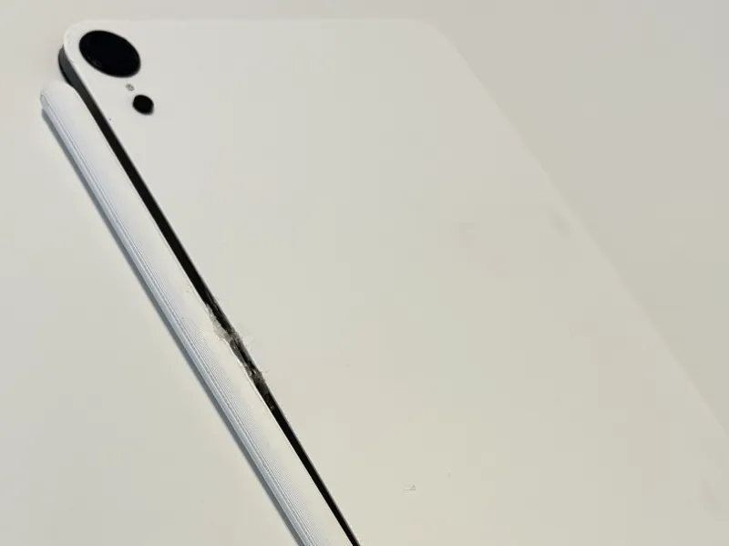 iPad model with magnetic pencil