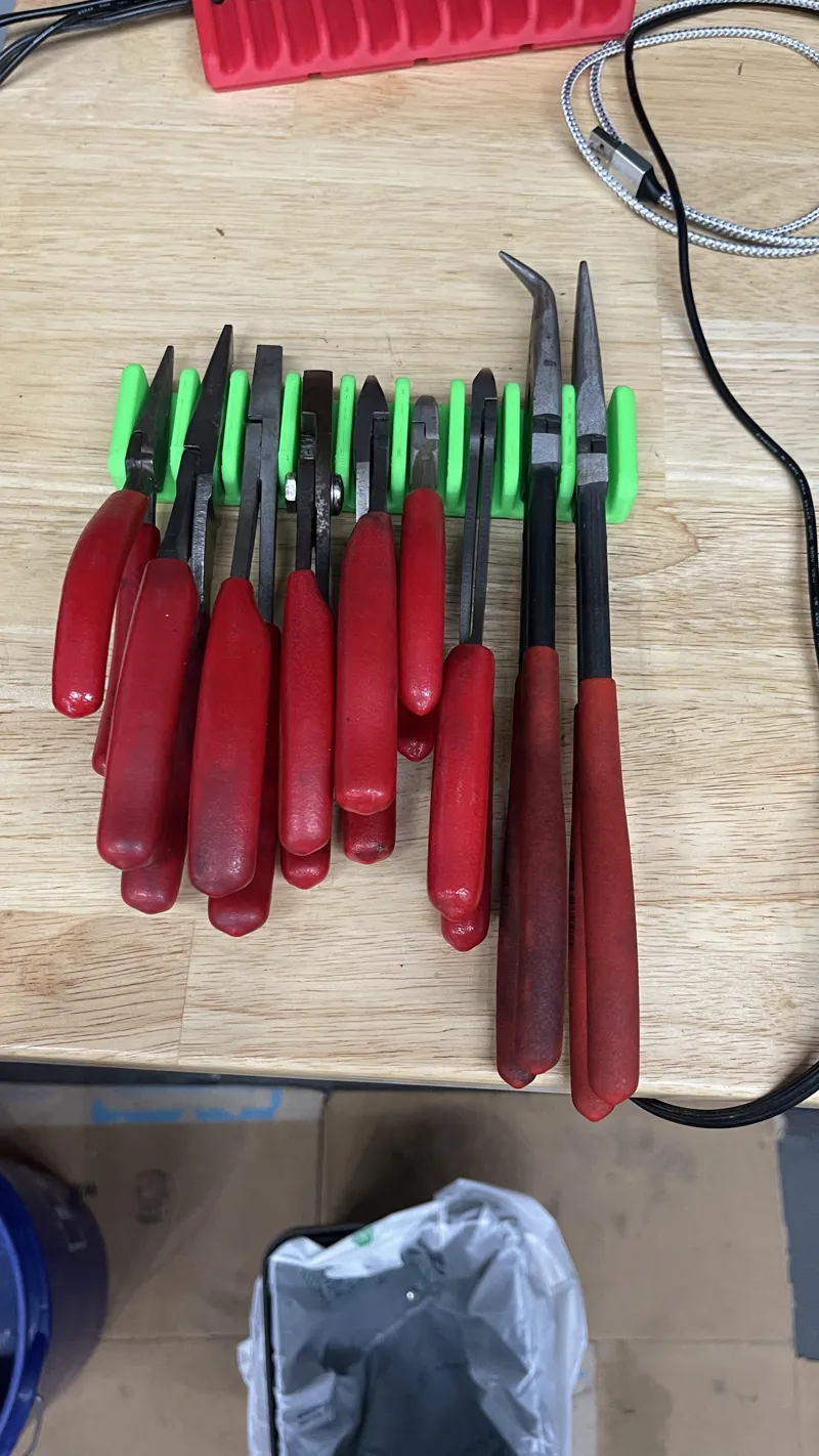 Gridfinity 9 Pliers rack