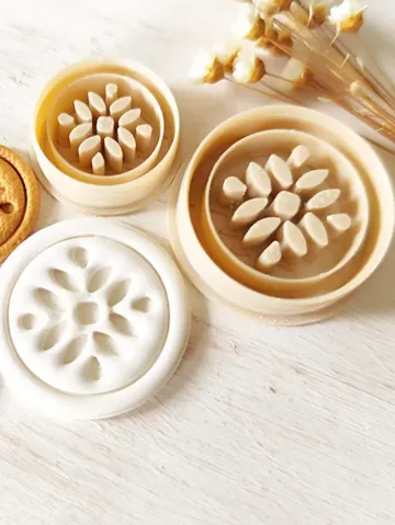 Cortador para modelado: circle polymer clay cutter with internal design — vista de referencia 2