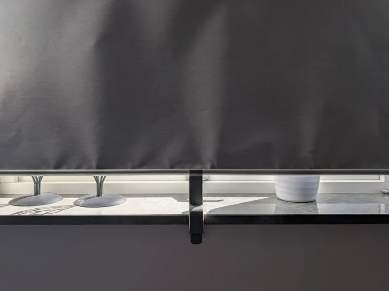 Roller blind holder