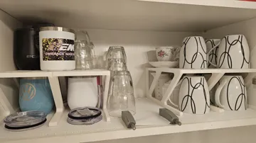 Estante o repisa: Mug Shelf Organizer — vista de referencia 3