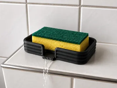 Sponge holder with water drain