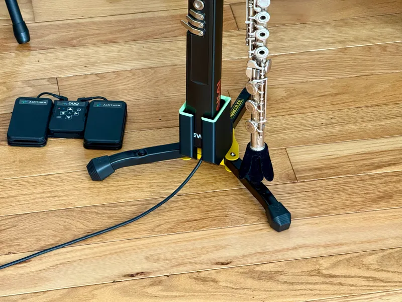 Akai EWI 5000 adapter for Hercules stand