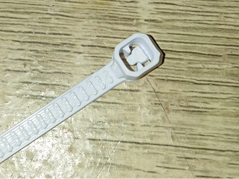 yan_zip tie