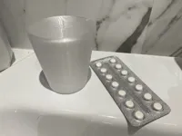 Petit gobelet pour armoire de salle de bain — photo 2