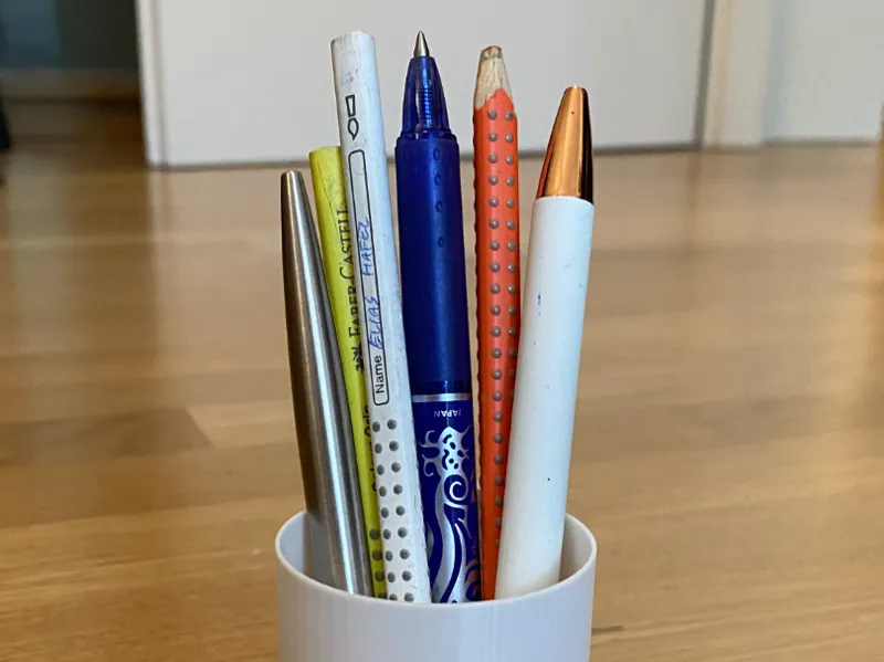 Multi-functional pen/tooth-kit holder -17g 