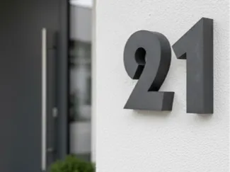 Moderne Hausnummern 1 + 2 mit verdeckter Halterung