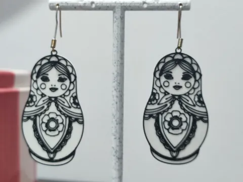 Pendientes: Aretes Matryoshka Noir Élégance — referencia de MakerWorld