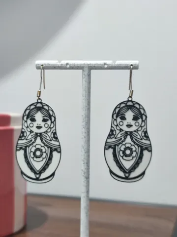 Pendientes: Aretes Matryoshka Noir Élégance — vista de referencia 3
