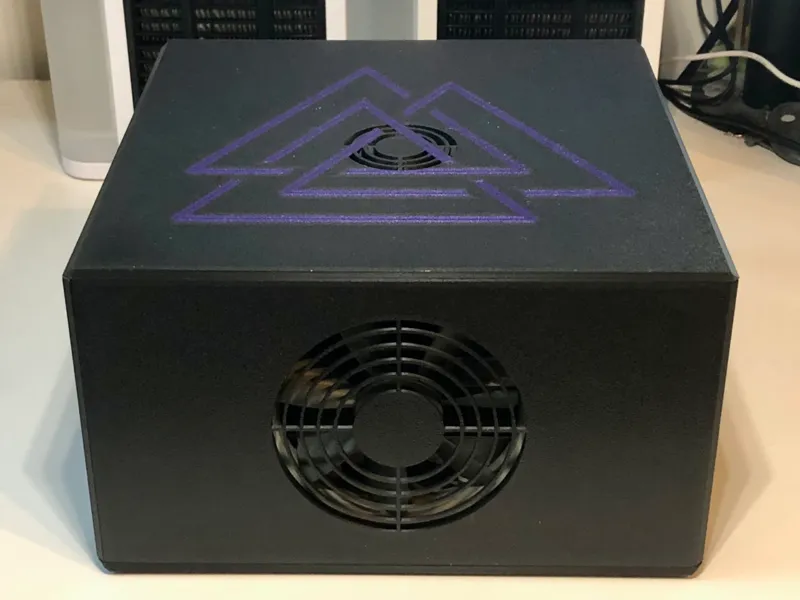 Compact 3U half width 4-bay NAS case