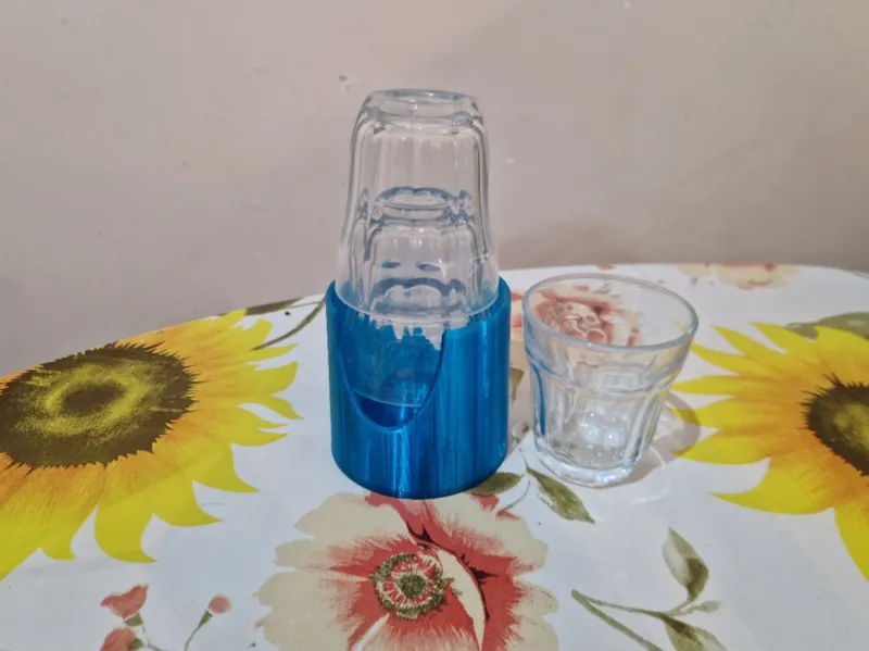 Small stacking glass holder