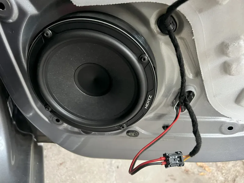 Sound box support for peugeot 308