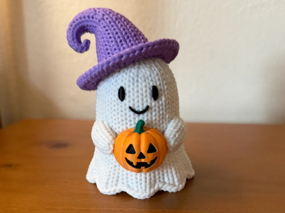 Adorno temático: Knitted Halloween Ghost. Referencia del modelo original.