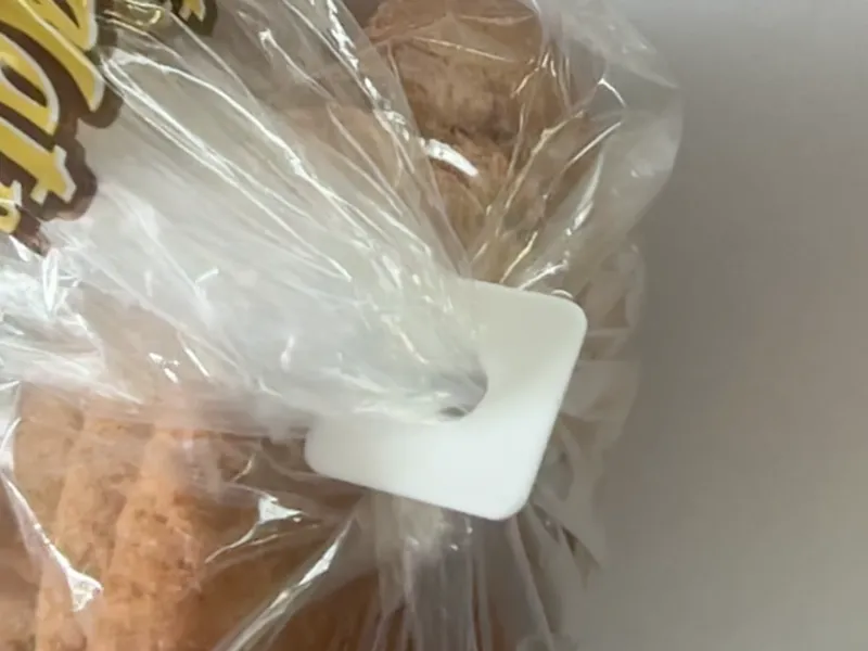 Bread bag clip (0.49 grams)