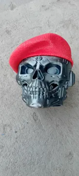 Adorno temático: skull in a beret — vista de referencia 3