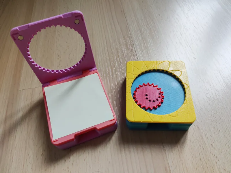 Pocket spirograph for sticky notes