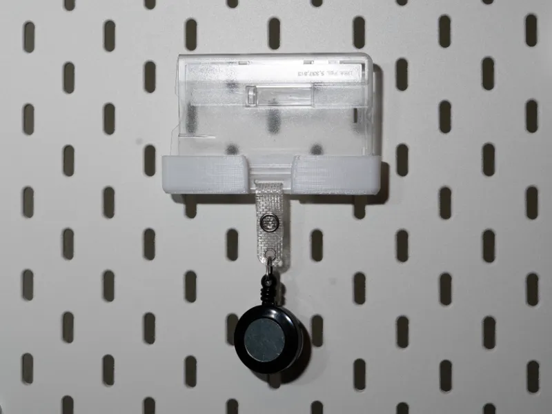 Skadis Ausweis-Halter / ID-Card badge mount