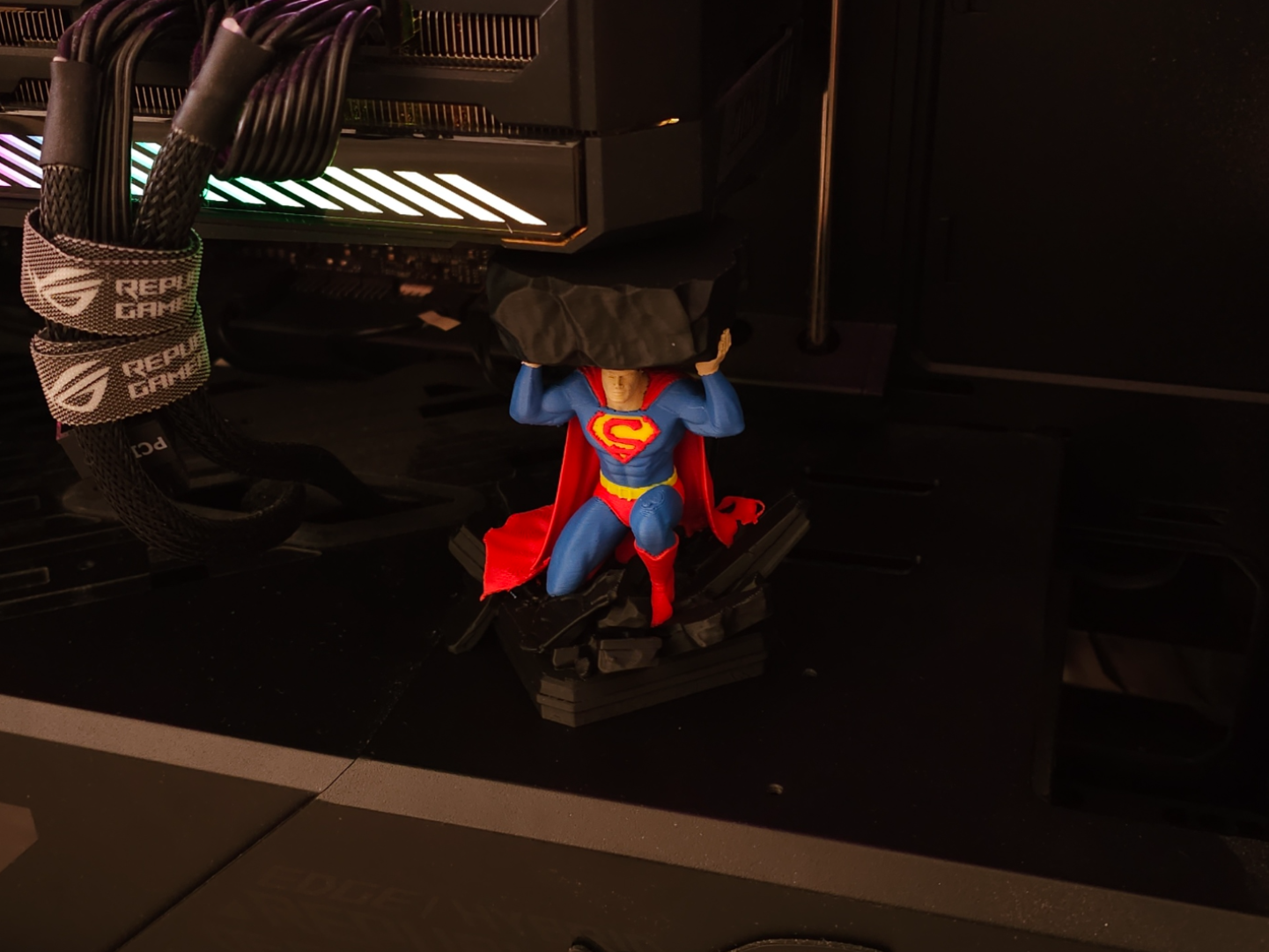 Superman GPU Support Stand – Hero Edition