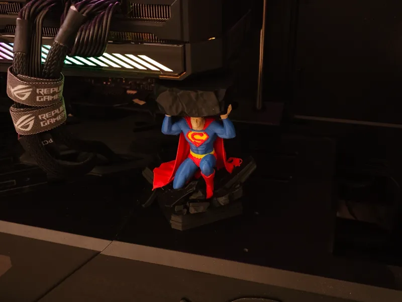 Superman GPU Support Stand – Hero Edition