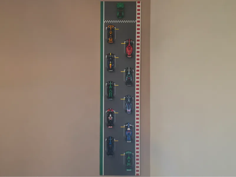 Wall mount F1 Starting grid for Speed Champions