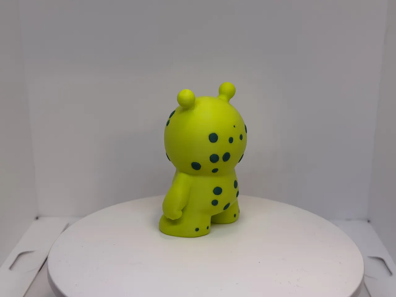 Alien Waving view 3