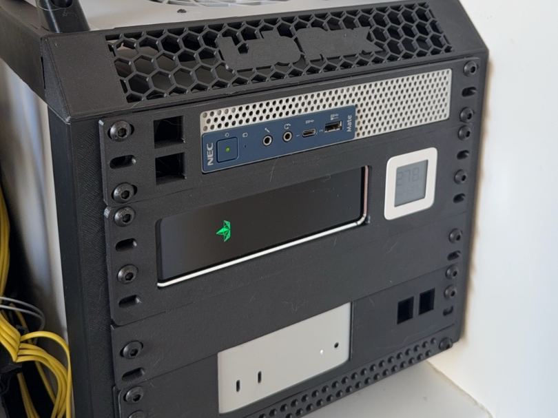 【10寸机柜专用】KVM + 小米温湿度计 集成面板（玩客云KVM专用）