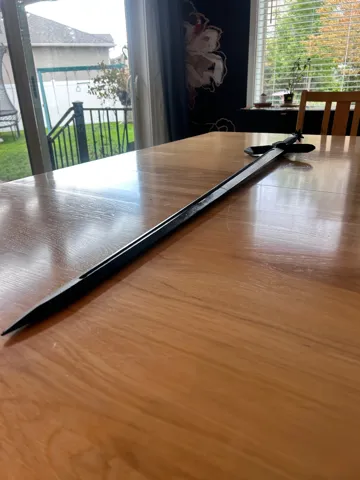 Letrero o emblema decorativo: Nightblood – Life-Size Cosmere Sword Prop — vista de referencia 3