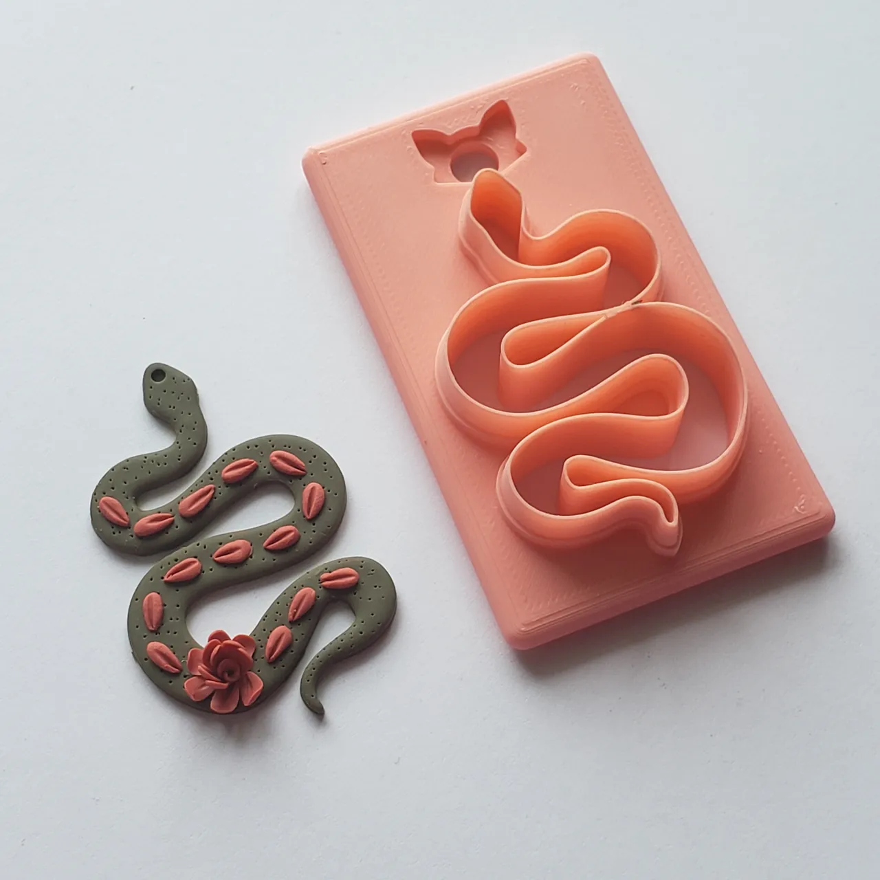 Simple Snake Polymer Clay Earring Cutter view 2