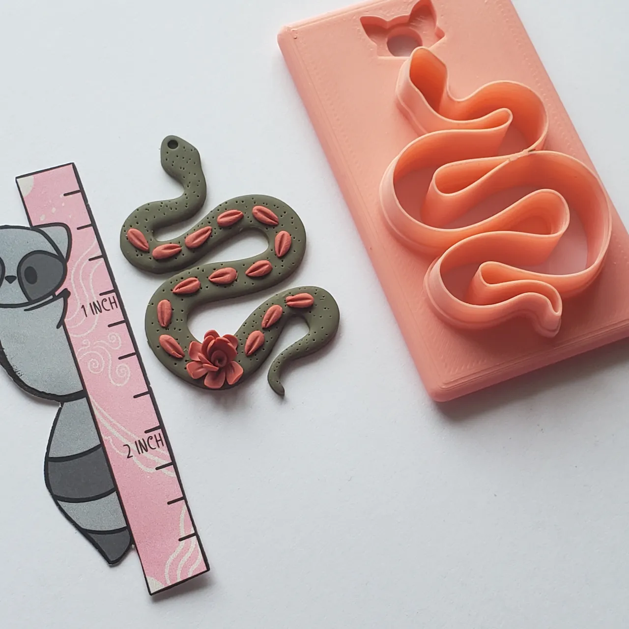 Simple Snake Polymer Clay Earring Cutter view 3