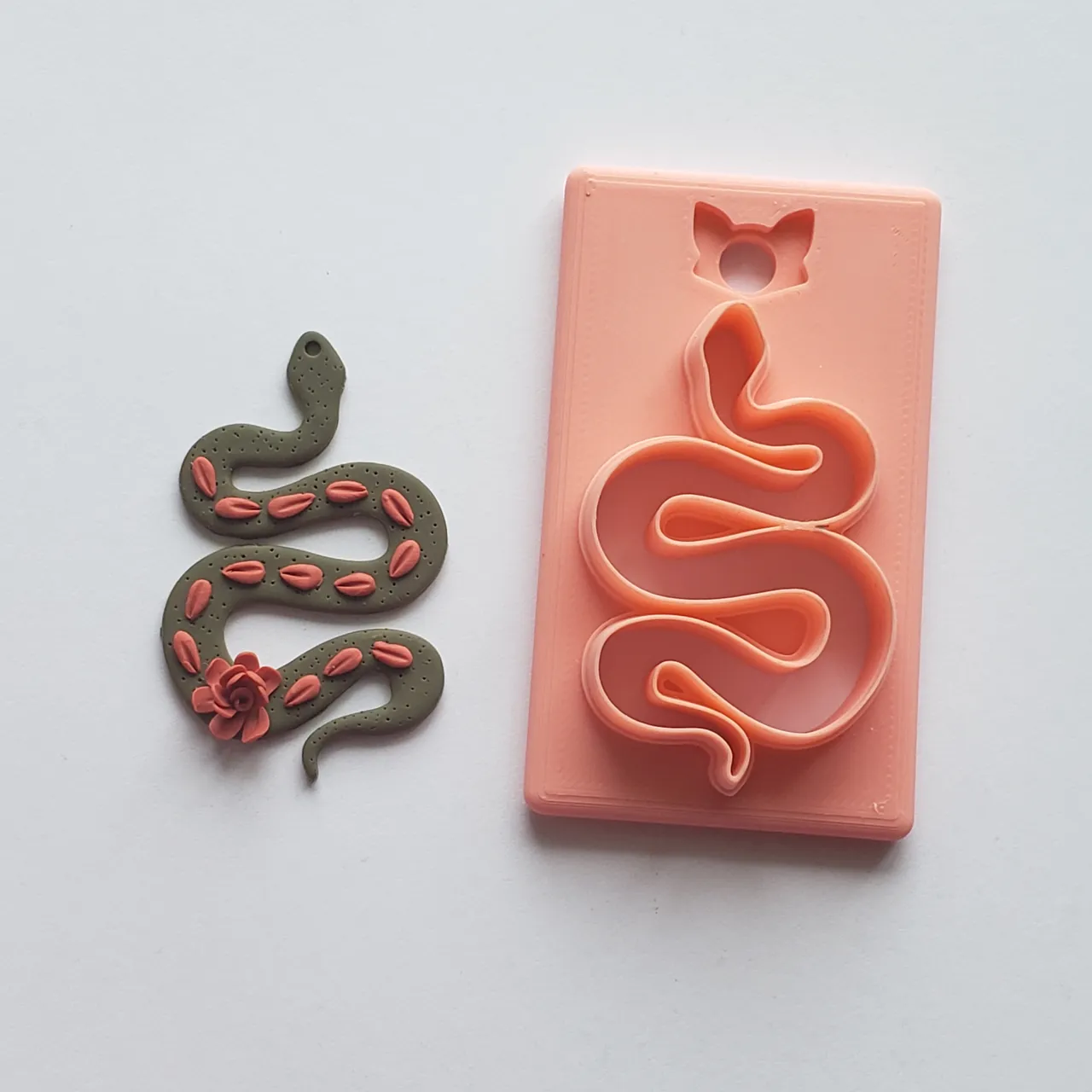 Simple Snake Polymer Clay Earring Cutter view 4