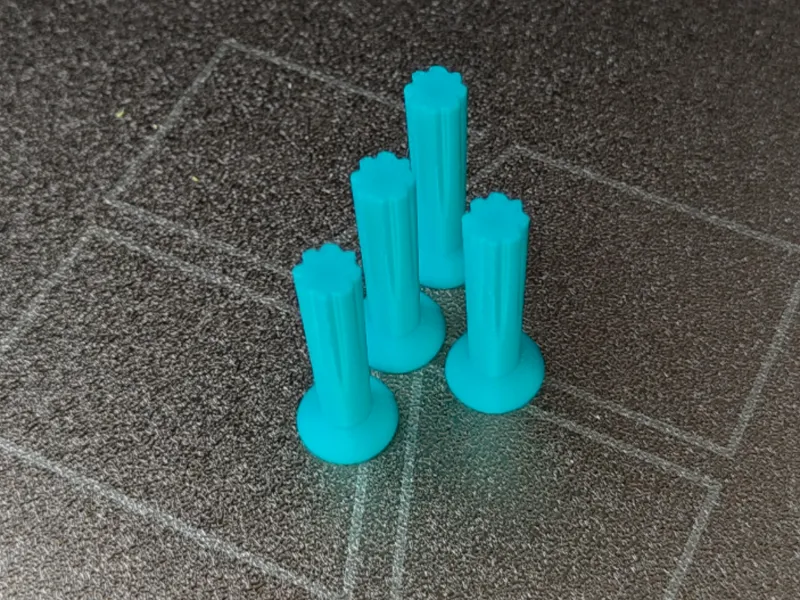 Retaining pegs wet/dry floor wipes for mop head