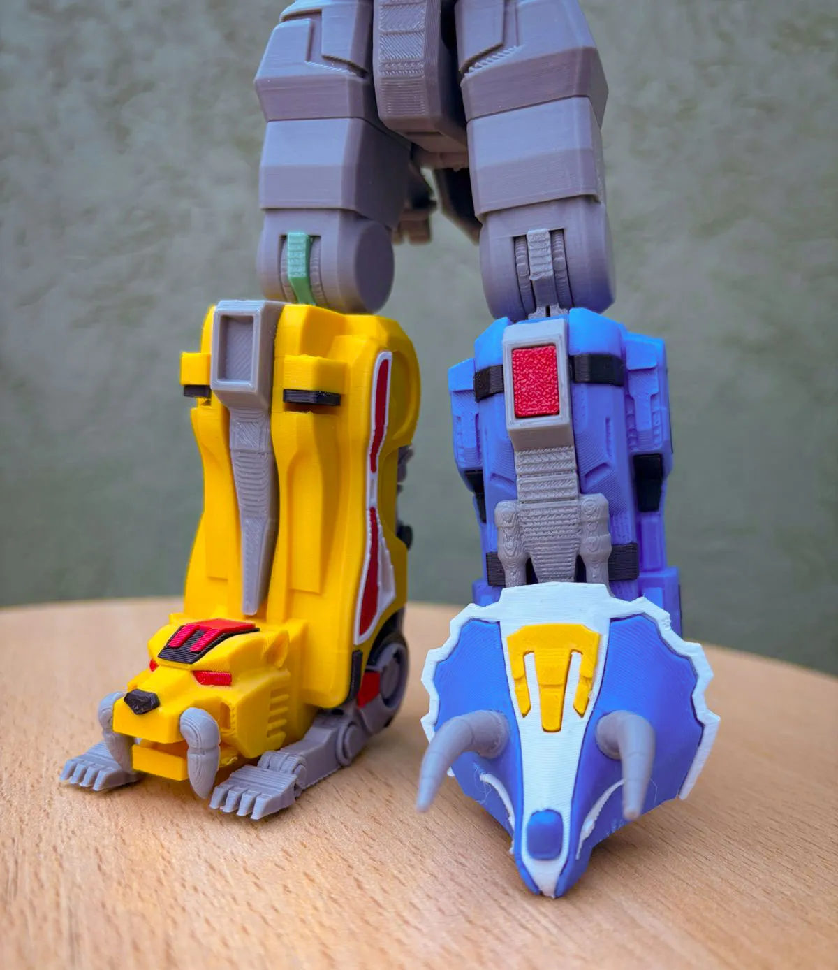 Sabertooth Tiger Dinozord V.2 view 4