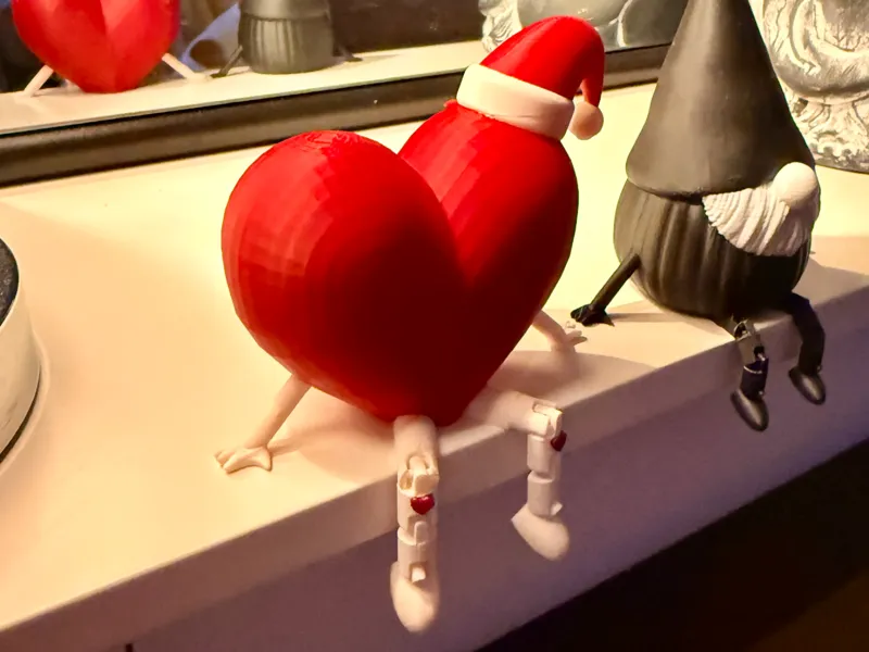 Santa Heart Shelf Sitter
