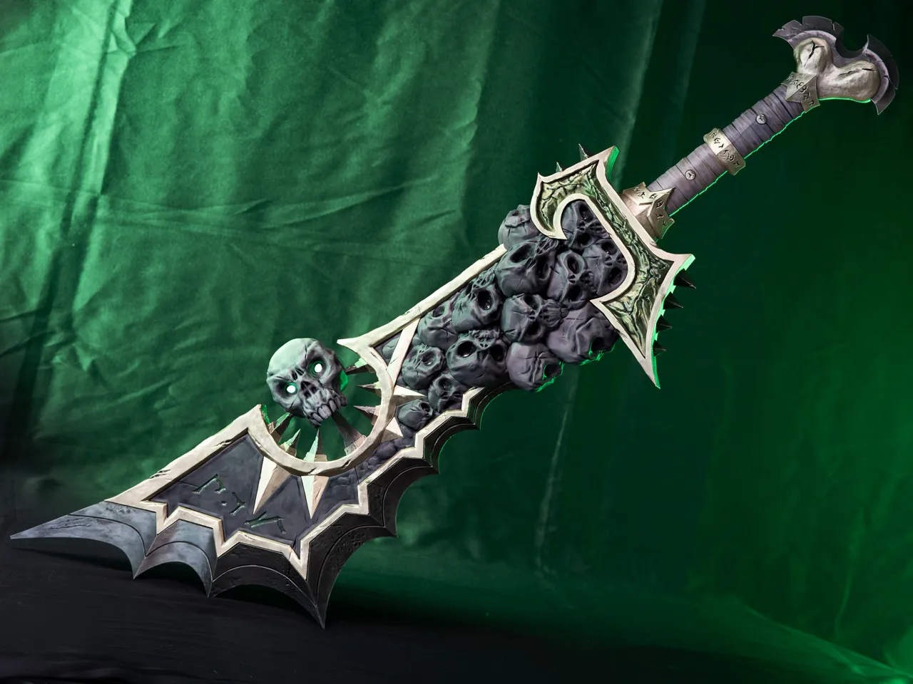 Corrupted Ashbringer, Sword of the Highlord - WOW view 2