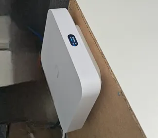 Ubiquiti Cloud Gateway Ultra Floating Magnet Mount