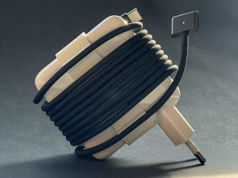 Apple 70W cable organizer