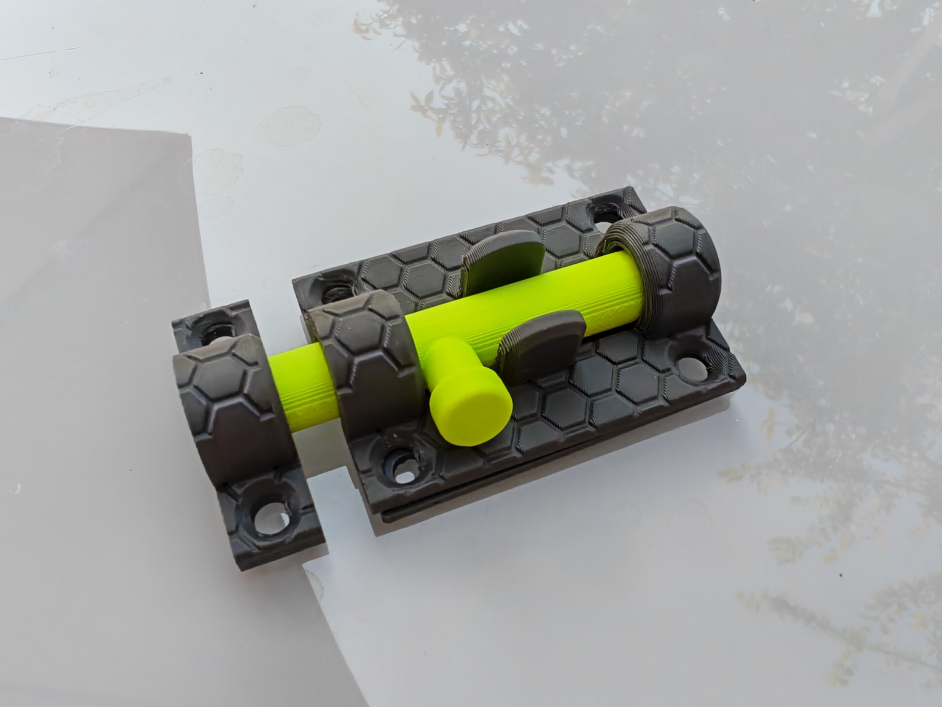 bolt latch