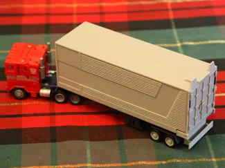 Deluxe Scale Optimus Prime's Trailer