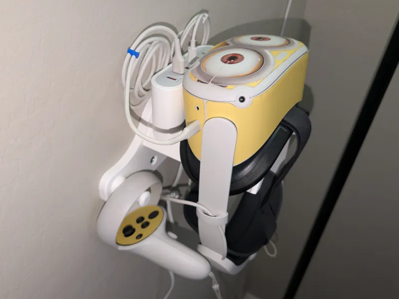 Quest 2 / 3 Wall Mounted Charging Station