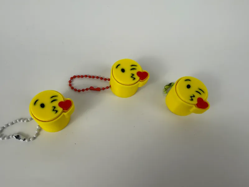 Kiss Emoji fidget clicker keychain