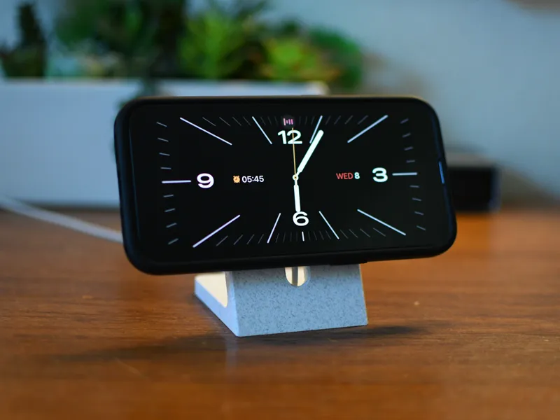 Low profile MagSafe Stand for Standby mode
