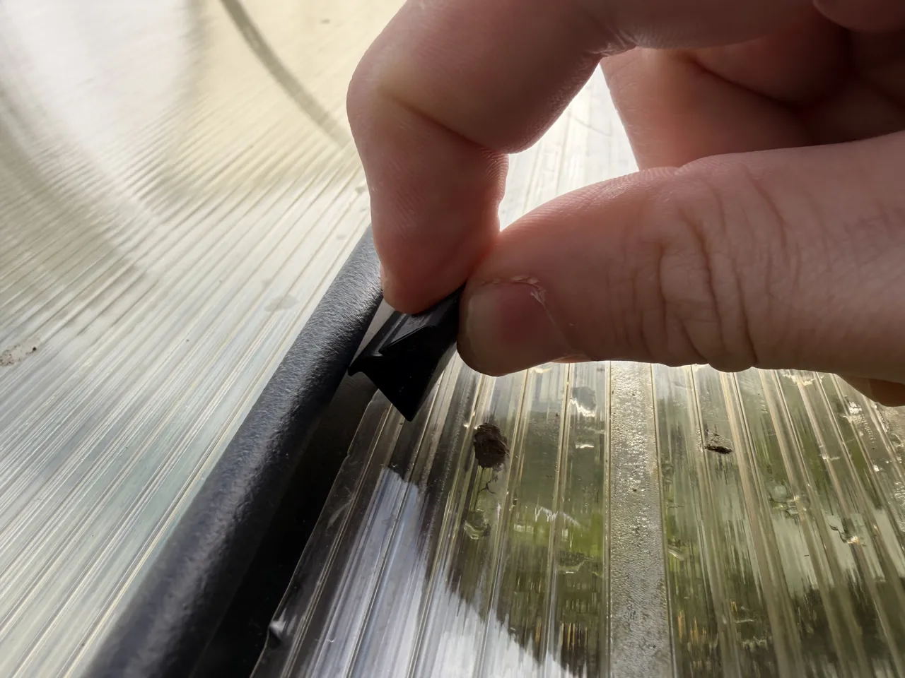 GlazClip - Greenhouse Panel Clip view 3