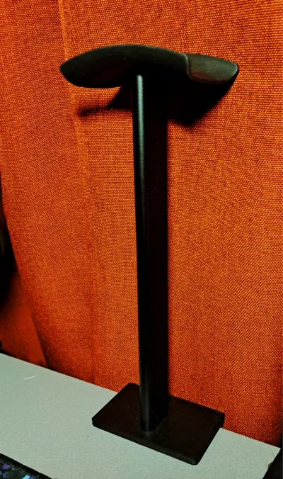 Headphone stand with clamp
