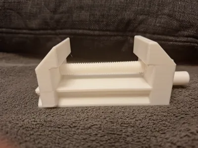 Clamp with screw control
