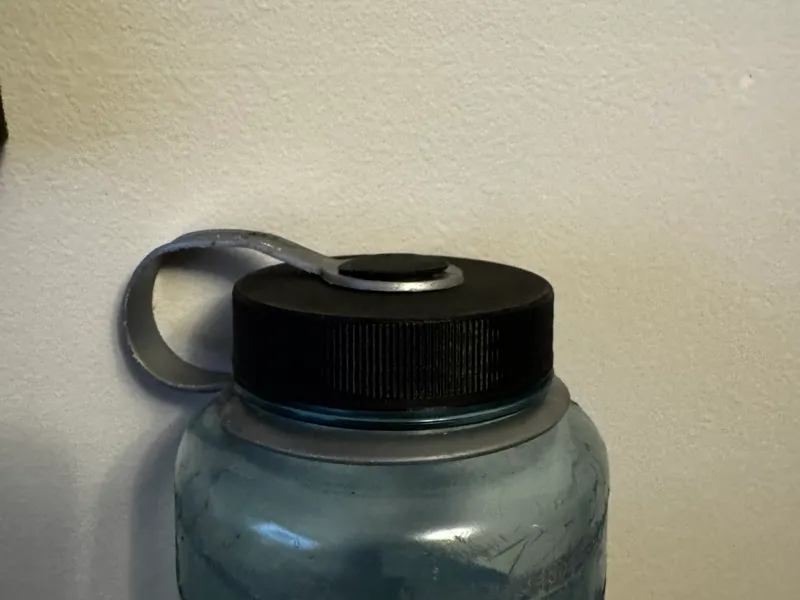 Nalgene lid with tether