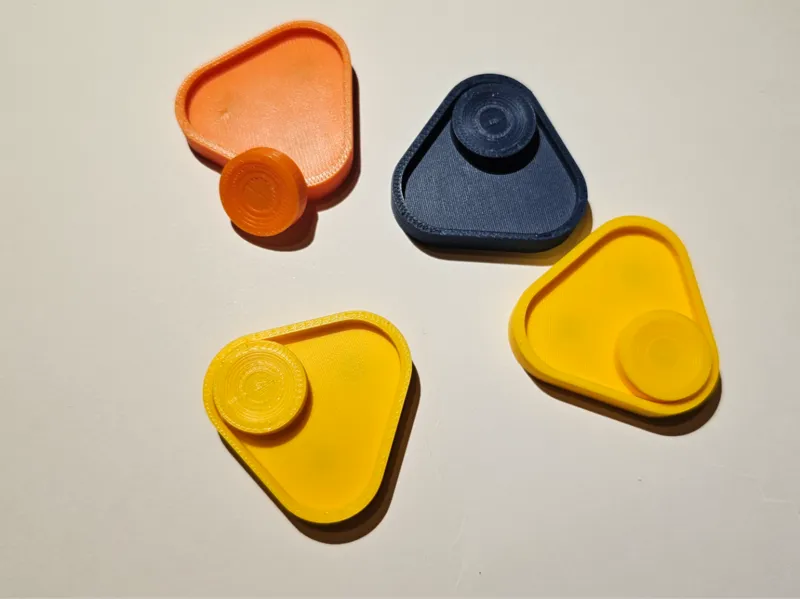Triangle sliding fidget