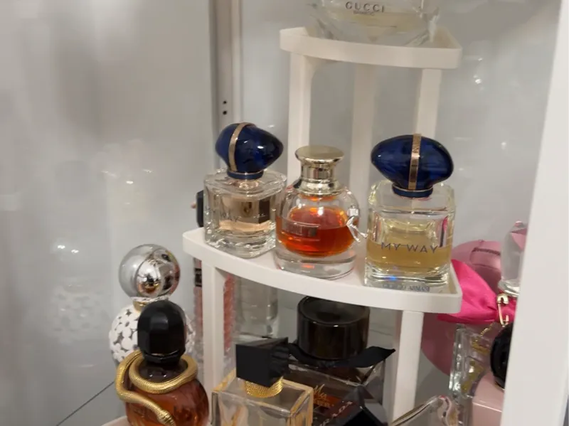 Perfume holder