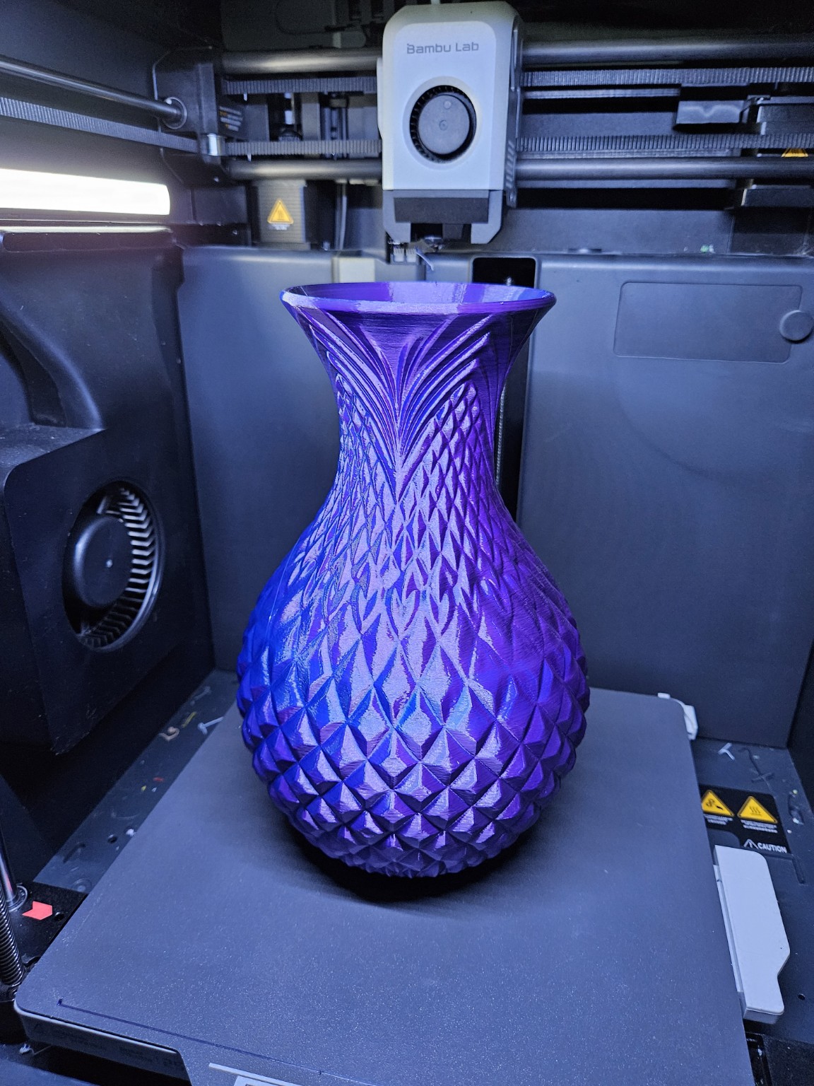 Miniatura 1 do modelo 3D Elegant Diamond Pattern Vase 